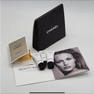 CHANEL LE LIFT Gift Set
NWT
CHANEL